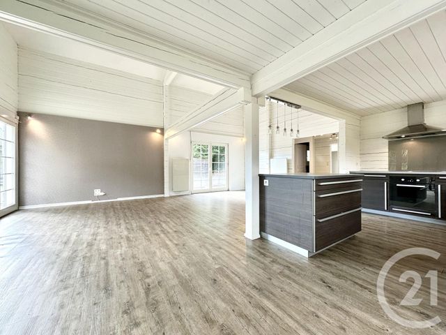 Maison &agrave; louer - 4 pi&egrave;ces - 142 m2 - St Pierre Du Mont - 40 - AQUITAINE