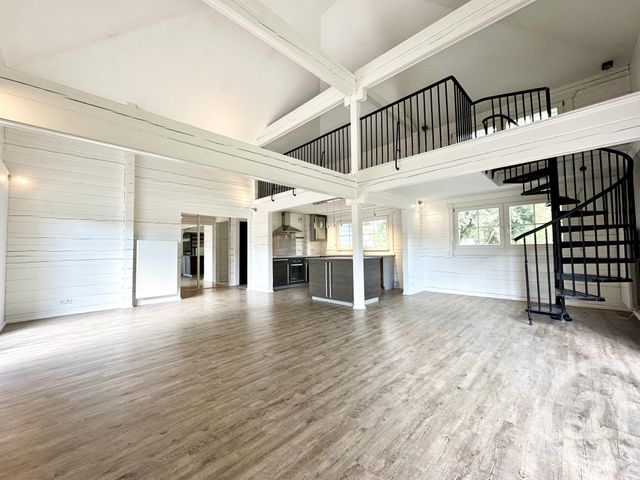 Maison &agrave; louer - 4 pi&egrave;ces - 142 m2 - St Pierre Du Mont - 40 - AQUITAINE