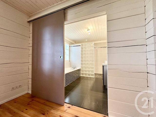 Maison &agrave; louer - 4 pi&egrave;ces - 142 m2 - St Pierre Du Mont - 40 - AQUITAINE