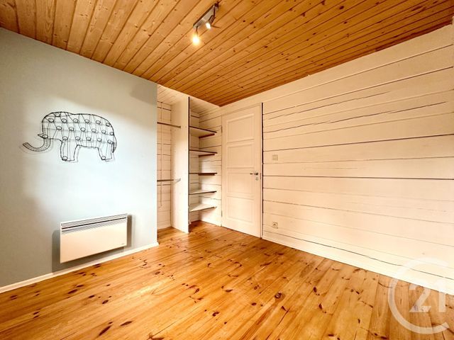 Maison &agrave; louer - 4 pi&egrave;ces - 142 m2 - St Pierre Du Mont - 40 - AQUITAINE
