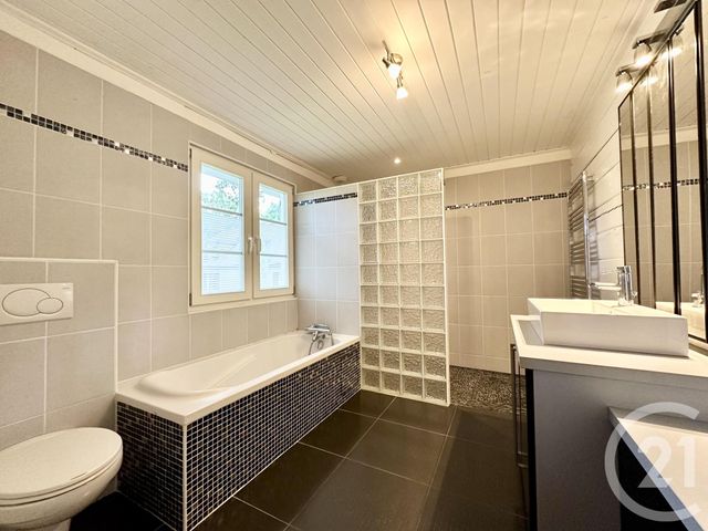 Maison &agrave; louer - 4 pi&egrave;ces - 142 m2 - St Pierre Du Mont - 40 - AQUITAINE
