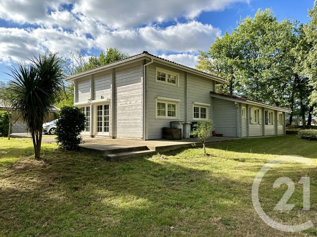 Maison &agrave; louer - 4 pi&egrave;ces - 142 m2 - St Pierre Du Mont - 40 - AQUITAINE