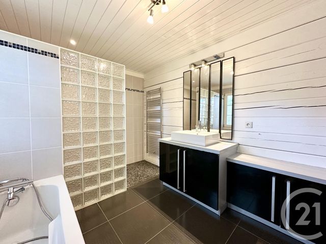 Maison &agrave; louer - 4 pi&egrave;ces - 142 m2 - St Pierre Du Mont - 40 - AQUITAINE