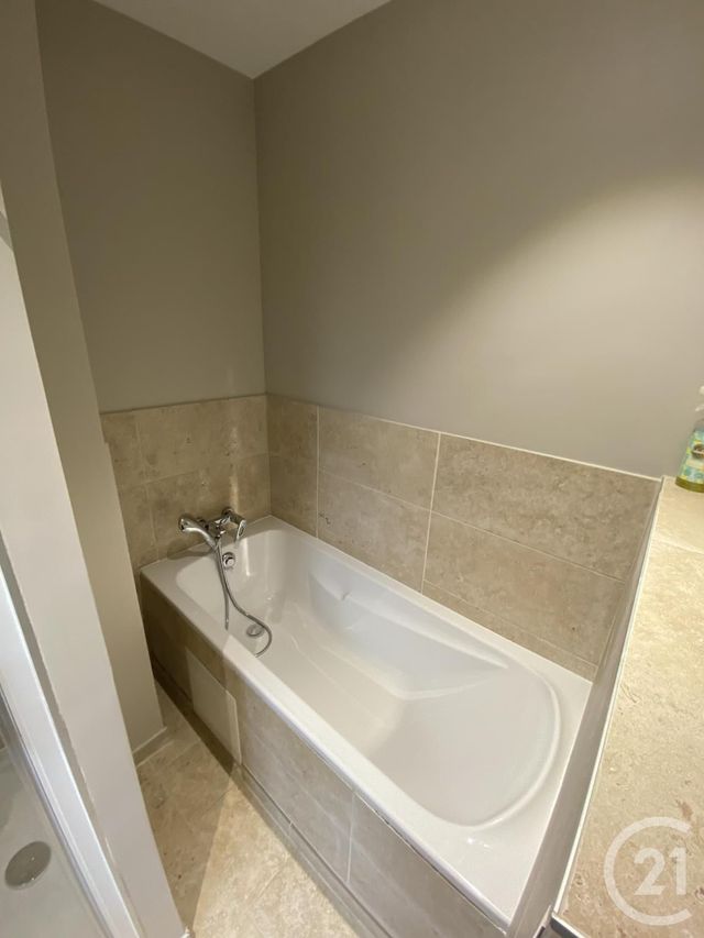 Maison &agrave; louer - 4 pi&egrave;ces - 89,21 m2 - St Genies - 24 - AQUITAINE