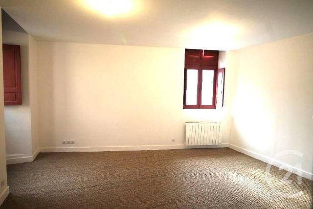 Appartement T3 &agrave; louer - 3 pi&egrave;ces - 60,64 m2 - Sarlat La Caneda - 24 - AQUITAINE