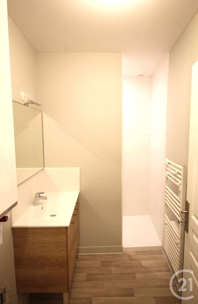 Appartement T3 &agrave; louer - 3 pi&egrave;ces - 60,64 m2 - Sarlat La Caneda - 24 - AQUITAINE