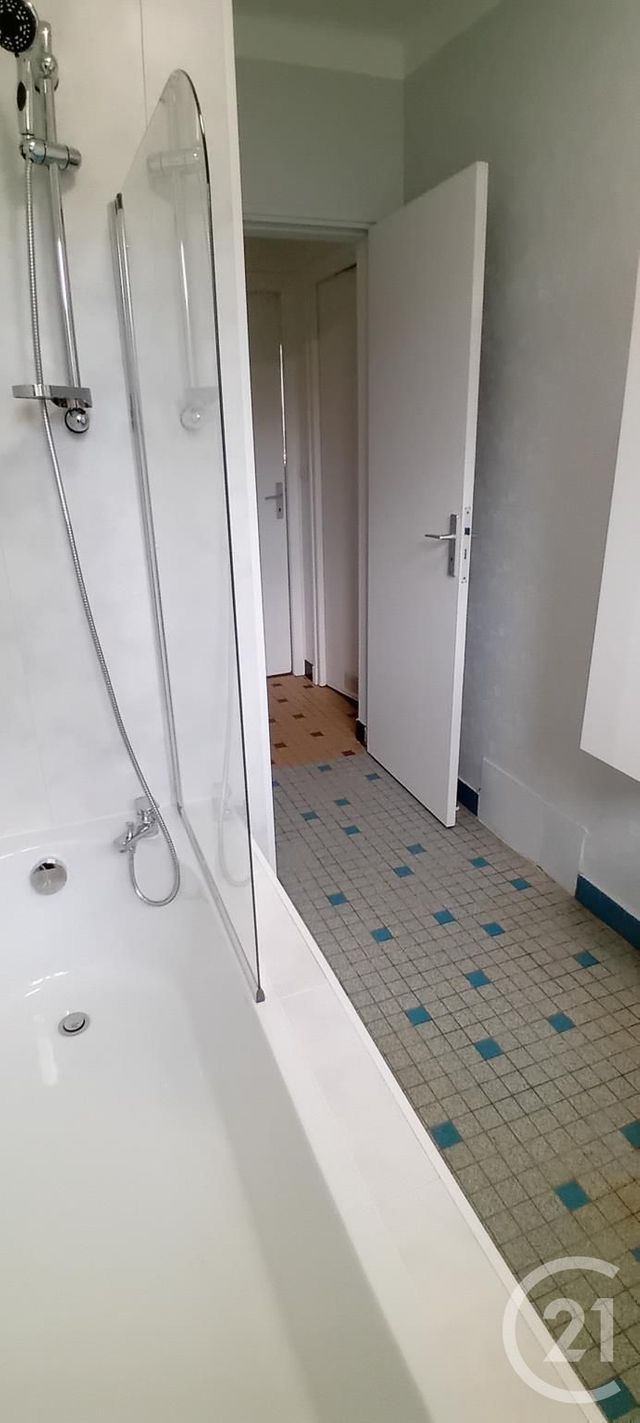 Appartement F3 &agrave; louer - 3 pi&egrave;ces - 69,96 m2 - Sarlat La Caneda - 24 - AQUITAINE