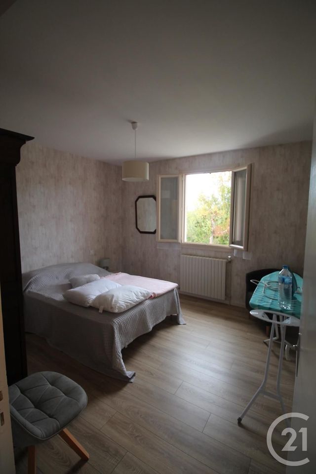 Maison &agrave; louer - 3 pi&egrave;ces - 93,68 m2 - Salignac Eyvigues - 24 - AQUITAINE