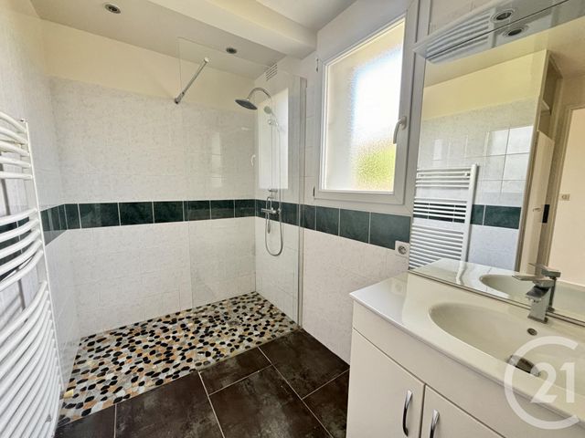 Appartement F3 &agrave; louer - 3 pi&egrave;ces - 61,41 m2 - Le Malesherbois - 45 - CENTRE