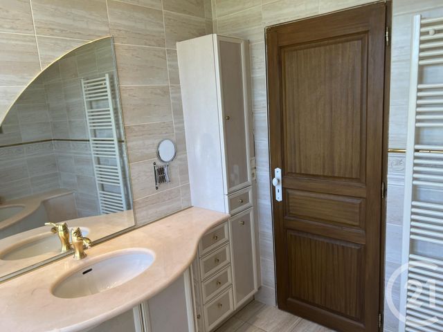 Maison &agrave; louer - 6 pi&egrave;ces - 169,66 m2 - Dry - 45 - CENTRE