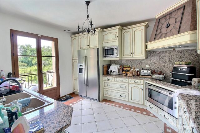 Maison à vendre - 8 pièces - 244 m2 - La Ferte Gaucher - 77 - ILE-DE-FRANCE