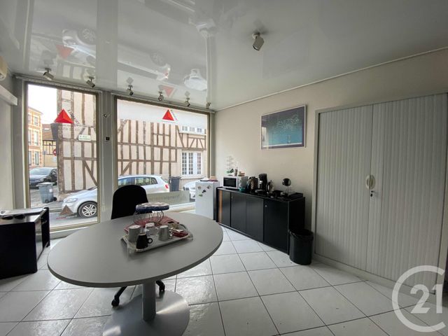 Local commercial à louer - 143.0 m2 - 51 - Marne