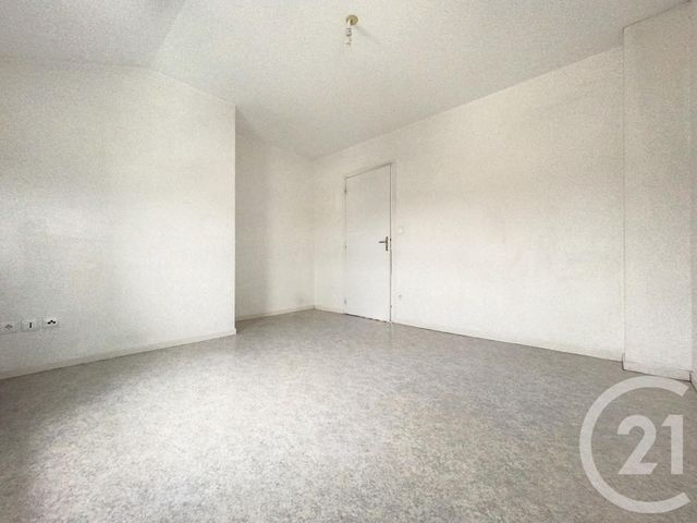 Appartement T4 à louer - 4 pièces - 108 m2 - Sarry - 51 - CHAMPAGNE-ARDENNE