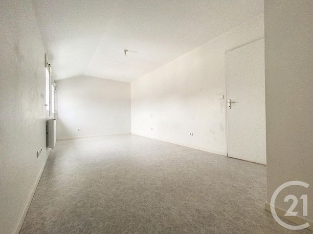 Appartement F4 &agrave; louer - 4 pi&egrave;ces - 104 m2 - Sarry - 51 - CHAMPAGNE-ARDENNE