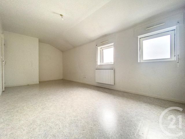 Appartement F4 &agrave; louer - 4 pi&egrave;ces - 104 m2 - Sarry - 51 - CHAMPAGNE-ARDENNE