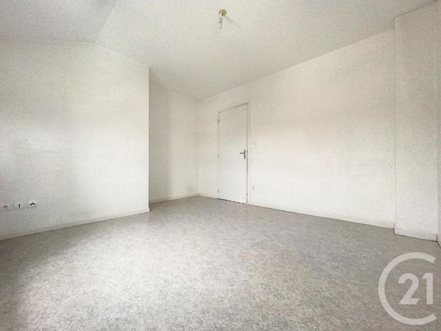 Appartement F4 &agrave; louer - 4 pi&egrave;ces - 104 m2 - Sarry - 51 - CHAMPAGNE-ARDENNE