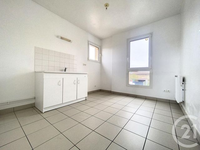 Appartement F4 &agrave; louer - 4 pi&egrave;ces - 104 m2 - Sarry - 51 - CHAMPAGNE-ARDENNE