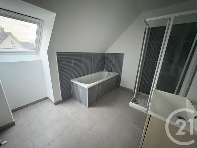 Maison &agrave; louer - 4 pi&egrave;ces - 96 m2 - Notre Dame De Gravenchon - 76 - HAUTE-NORMANDIE