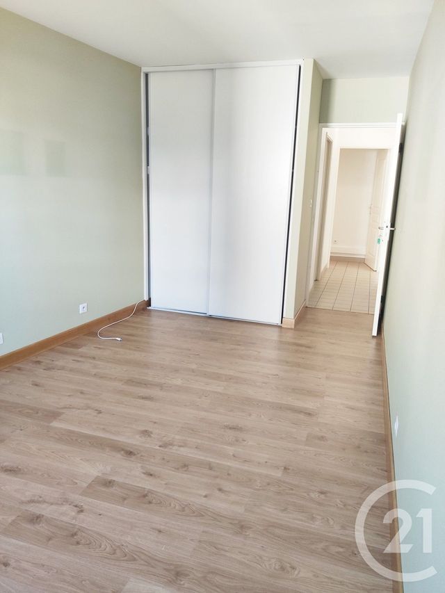 Appartement &agrave; louer - 3 pi&egrave;ces - 74,85 m2 - Lillebonne - 76 - HAUTE-NORMANDIE