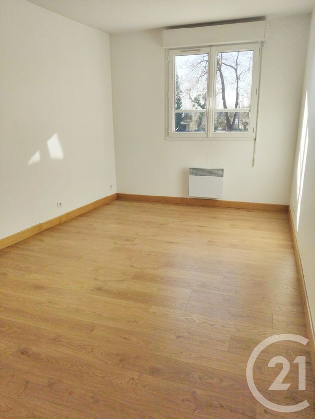 Appartement &agrave; louer - 3 pi&egrave;ces - 74,85 m2 - Lillebonne - 76 - HAUTE-NORMANDIE