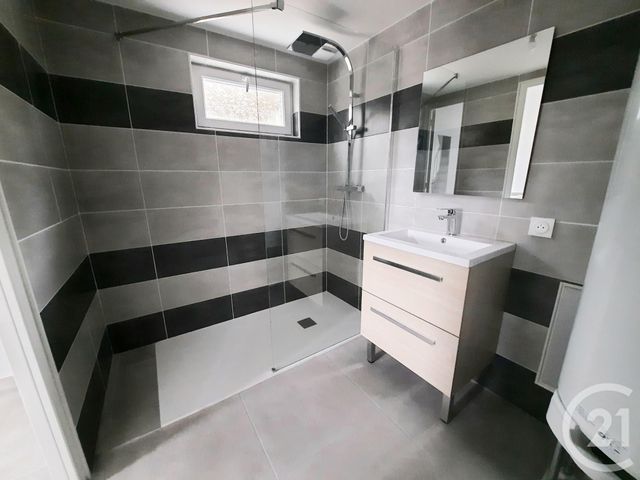 Maison &agrave; louer - 4 pi&egrave;ces - 62,25 m2 - Lillebonne - 76 - HAUTE-NORMANDIE