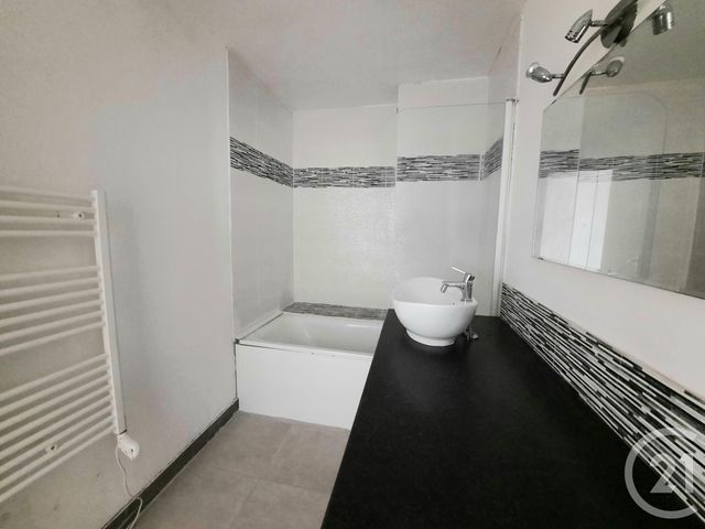 Appartement F4 &agrave; louer - 4 pi&egrave;ces - 95 m2 - Bolbec - 76 - HAUTE-NORMANDIE