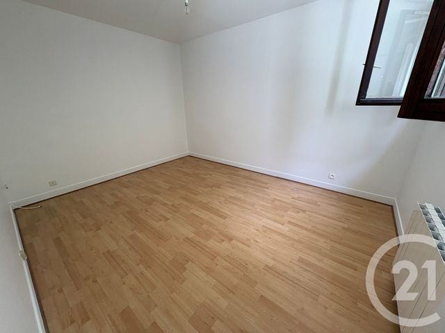 Appartement Triplex &agrave; louer - 3 pi&egrave;ces - 74,40 m2 - Bolbec - 76 - HAUTE-NORMANDIE