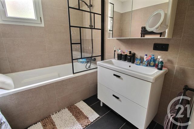 Appartement F5 à vendre - 5 pièces - 101,84 m2 - St Andre De La Roche - 06 - PROVENCE-ALPES-COTE-D-AZUR