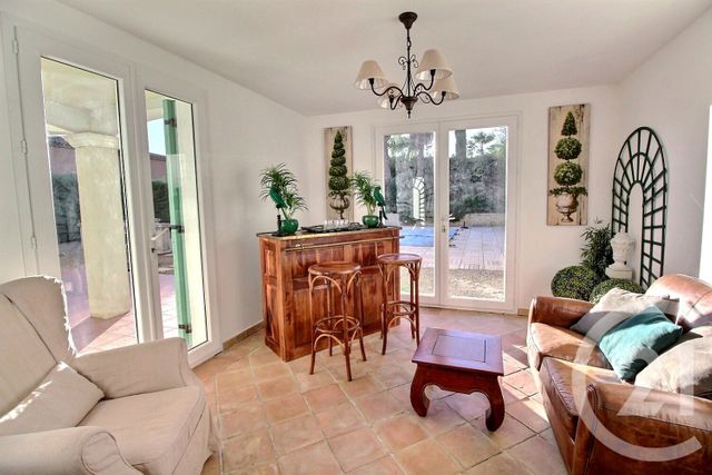 Maison à vendre - 7 pièces - 142 m2 - Roquebrune Sur Argens - 83 - PROVENCE-ALPES-COTE-D-AZUR