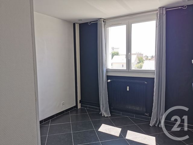Appartement F3 &agrave; louer - 3 pi&egrave;ces - 79 m2 - Contrexeville - 88 - LORRAINE