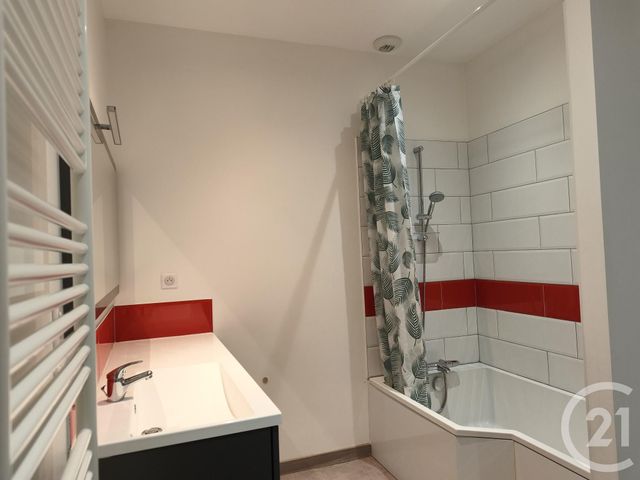 Appartement F4 &agrave; louer - 4 pi&egrave;ces - 102 m2 - Vittel - 88 - LORRAINE