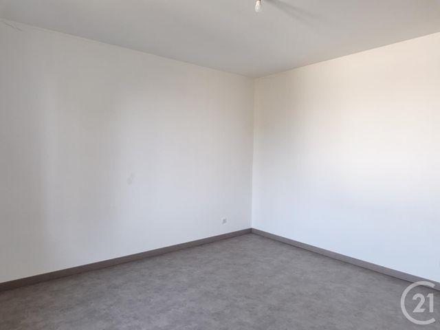 Appartement F4 &agrave; louer - 4 pi&egrave;ces - 102 m2 - Vittel - 88 - LORRAINE