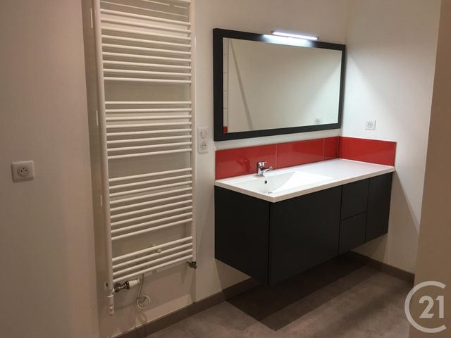 Appartement F4 &agrave; louer - 4 pi&egrave;ces - 102 m2 - Vittel - 88 - LORRAINE