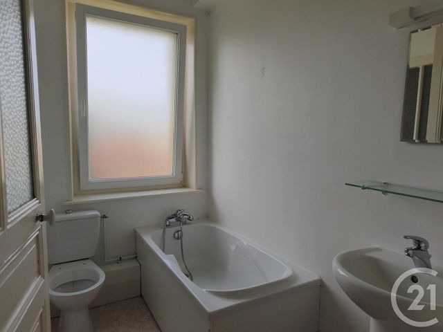 Maison &agrave; louer - 5 pi&egrave;ces - 103 m2 - Vittel - 88 - LORRAINE
