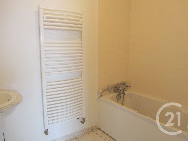 Appartement F3 &agrave; louer - 3 pi&egrave;ces - 90 m2 - Mirecourt - 88 - LORRAINE