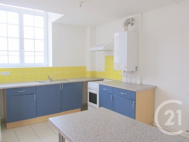 Appartement F3 &agrave; louer - 3 pi&egrave;ces - 90 m2 - Mirecourt - 88 - LORRAINE