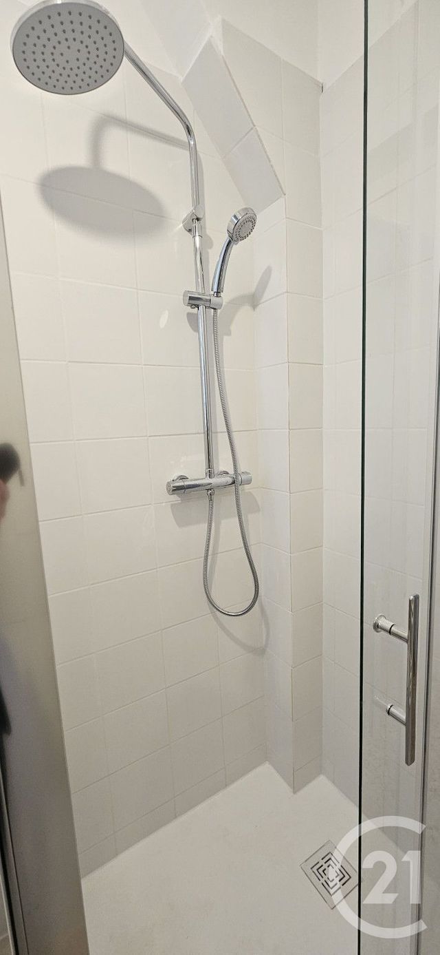 Appartement T1 &agrave; louer - 1 pi&egrave;ce - 22,56 m2 - Forcalquier - 04 - PROVENCE-ALPES-COTE-D-AZUR