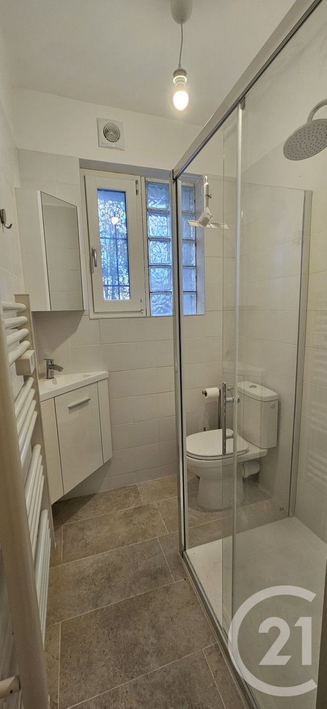 Appartement T1 &agrave; louer - 1 pi&egrave;ce - 22,56 m2 - Forcalquier - 04 - PROVENCE-ALPES-COTE-D-AZUR