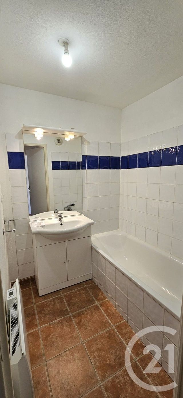 Appartement T2 &agrave; louer - 2 pi&egrave;ces - 41,70 m2 - Forcalquier - 04 - PROVENCE-ALPES-COTE-D-AZUR