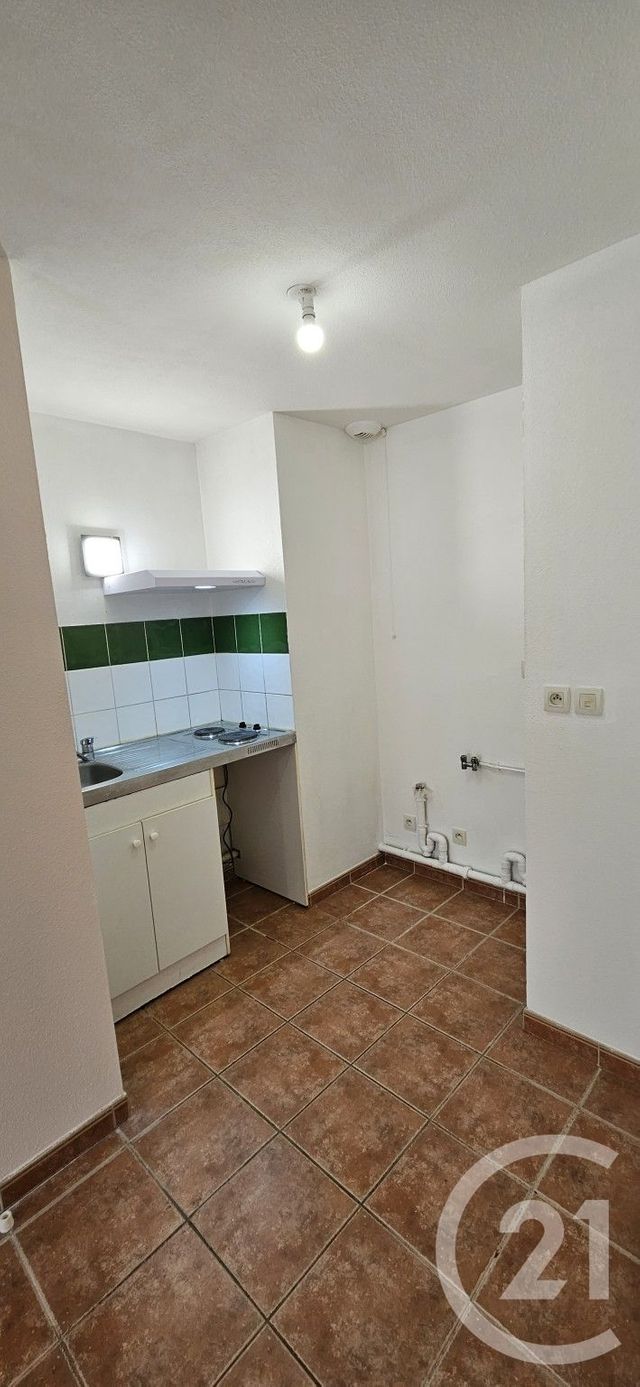 Appartement T2 &agrave; louer - 2 pi&egrave;ces - 41,70 m2 - Forcalquier - 04 - PROVENCE-ALPES-COTE-D-AZUR