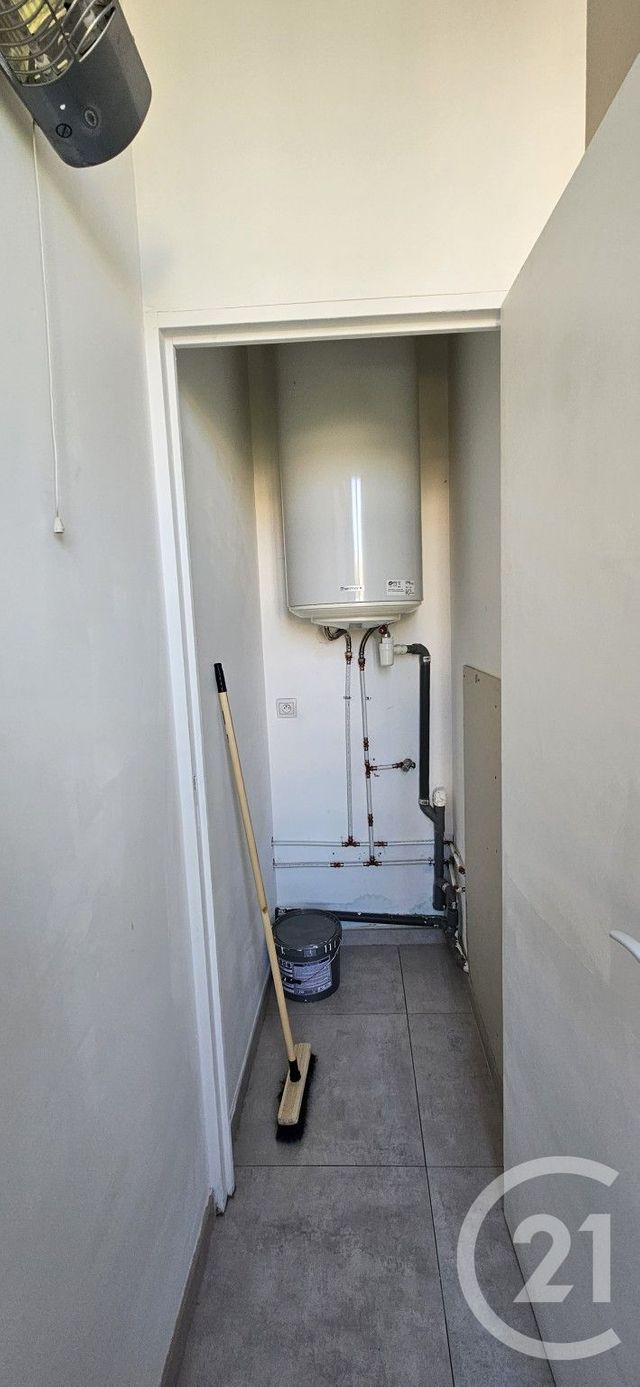 Appartement Studio &agrave; louer - 1 pi&egrave;ce - 25,49 m2 - Forcalquier - 04 - PROVENCE-ALPES-COTE-D-AZUR