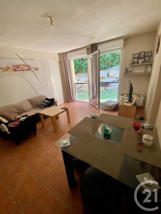 Appartement T2 &agrave; louer - 2 pi&egrave;ces - 42 m2 - Forcalquier - 04 - PROVENCE-ALPES-COTE-D-AZUR