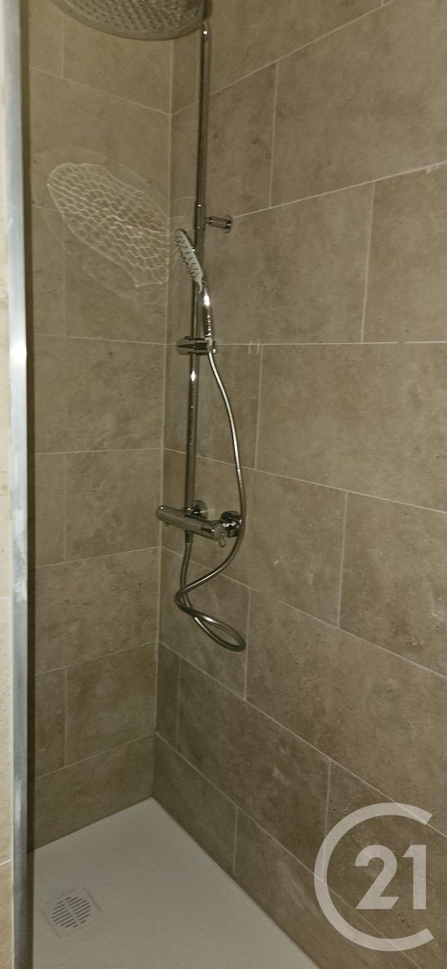 Appartement T2 &agrave; louer - 2 pi&egrave;ces - 39,52 m2 - Forcalquier - 04 - PROVENCE-ALPES-COTE-D-AZUR