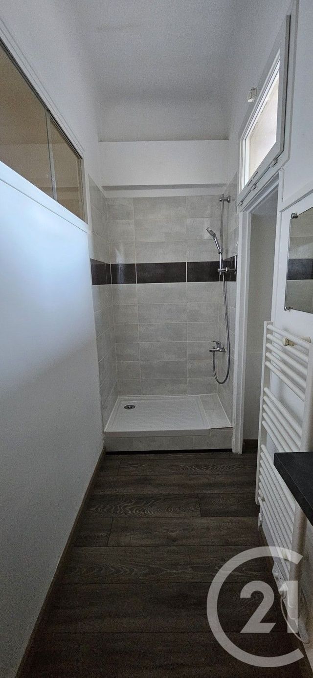 Appartement T2 &agrave; louer - 2 pi&egrave;ces - 42,16 m2 - Forcalquier - 04 - PROVENCE-ALPES-COTE-D-AZUR