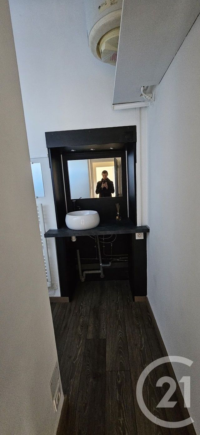 Appartement T2 &agrave; louer - 2 pi&egrave;ces - 42,16 m2 - Forcalquier - 04 - PROVENCE-ALPES-COTE-D-AZUR