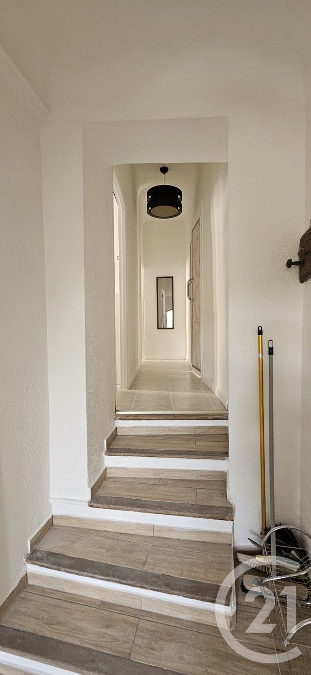 Appartement T3 &agrave; louer - 3 pi&egrave;ces - 52,68 m2 - Forcalquier - 04 - PROVENCE-ALPES-COTE-D-AZUR