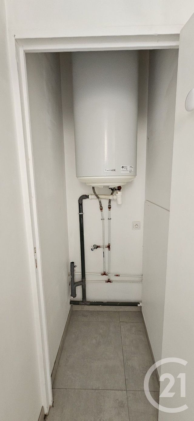 Appartement Studio &agrave; louer - 1 pi&egrave;ce - 27,49 m2 - Forcalquier - 04 - PROVENCE-ALPES-COTE-D-AZUR