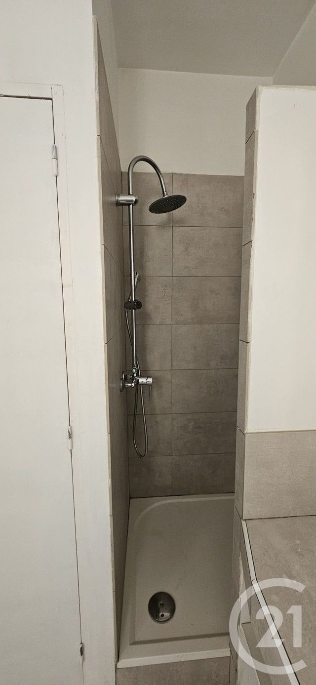 Appartement Studio &agrave; louer - 1 pi&egrave;ce - 27,49 m2 - Forcalquier - 04 - PROVENCE-ALPES-COTE-D-AZUR