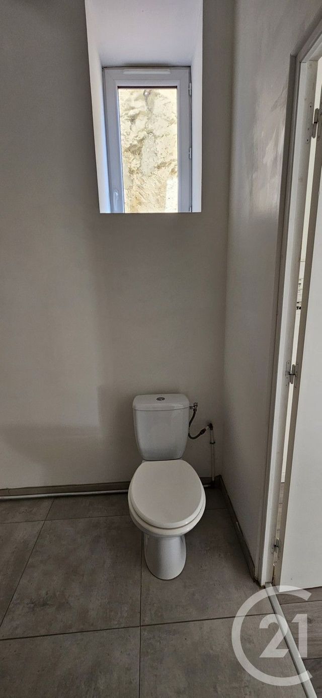Appartement Studio &agrave; louer - 1 pi&egrave;ce - 27,49 m2 - Forcalquier - 04 - PROVENCE-ALPES-COTE-D-AZUR