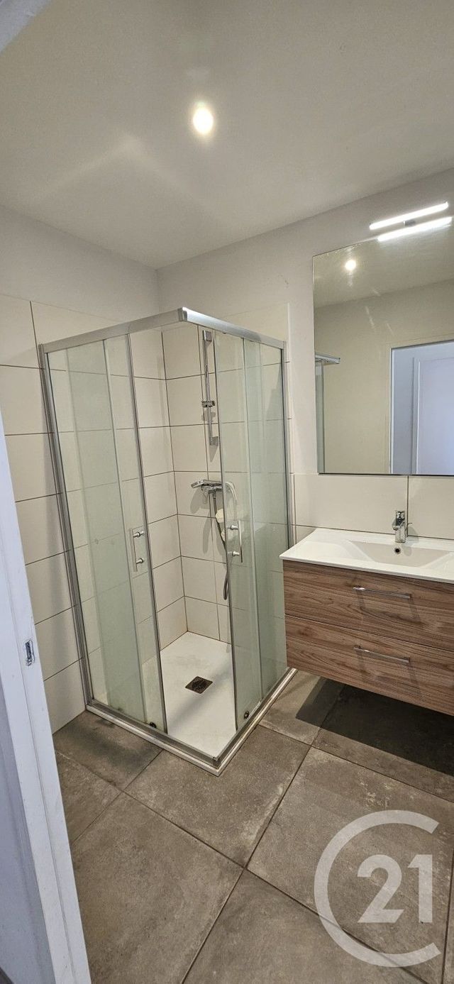 Appartement T2 &agrave; louer - 2 pi&egrave;ces - 49,50 m2 - Reillanne - 04 - PROVENCE-ALPES-COTE-D-AZUR